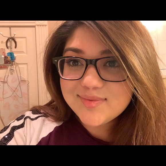 Meet your Posher, Lupita - Picture 2 of 2